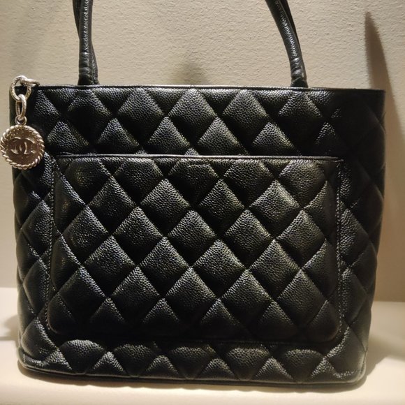 Chanel Cabas Medallion bag in black caviar leather - Picture 3 of 6